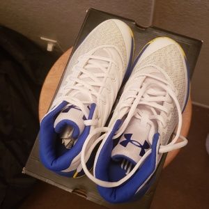 Brand New Boys Size 3 Steph Curry tennis shoes